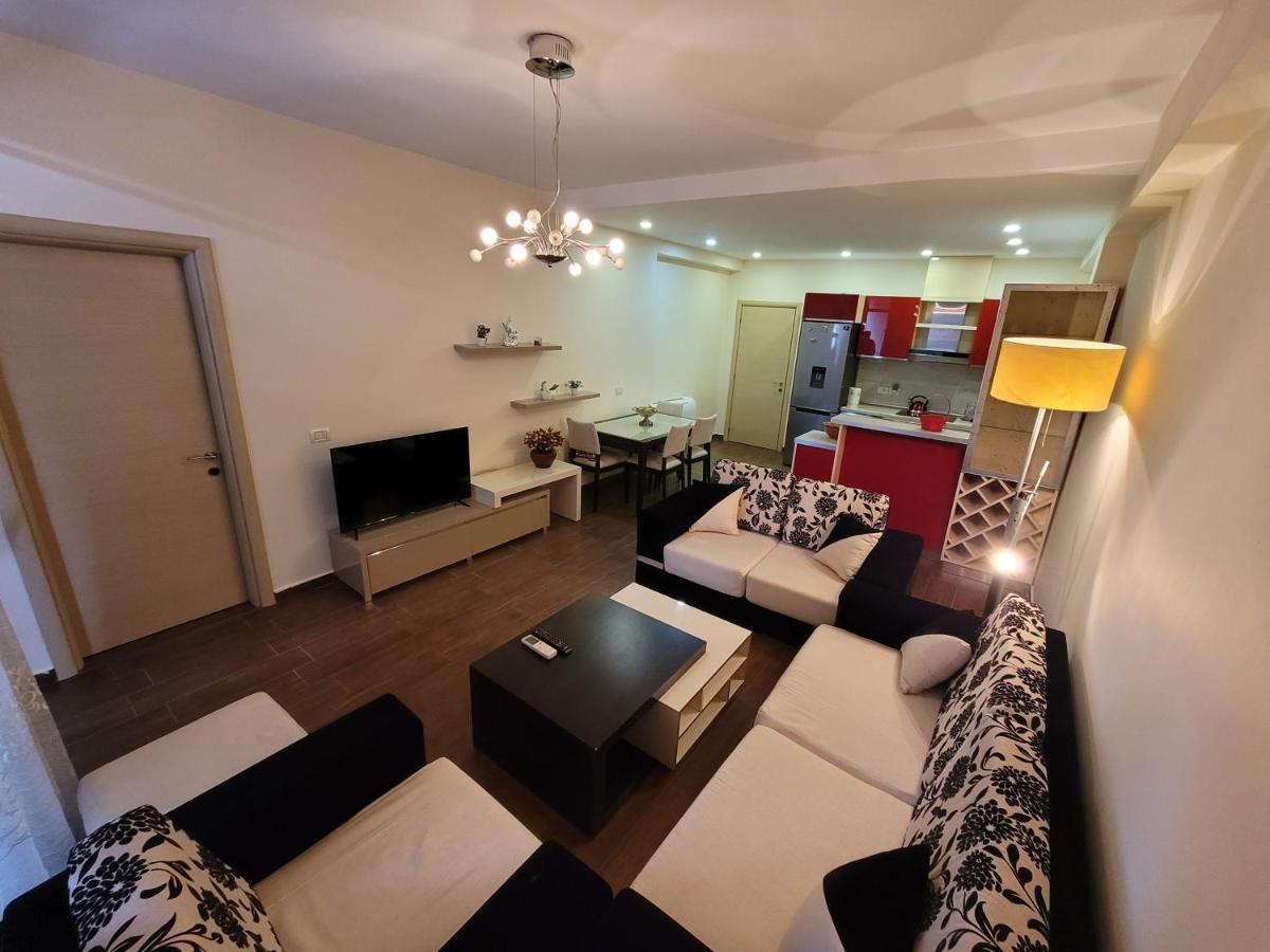 Spacious And Cozy Apartment Tirana Esterno foto